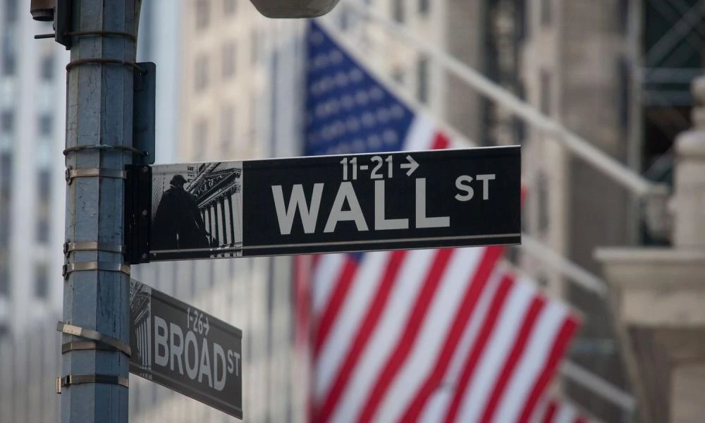 Wall Street: Μεικτά πρόσημα στους δείκτες - Η καλύτερη συνεδρίαση για τον Dow από τον περασμένο Μάιο